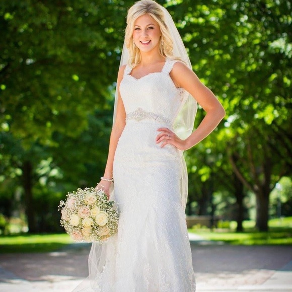 Wedding Dress - Picture 7 of 9